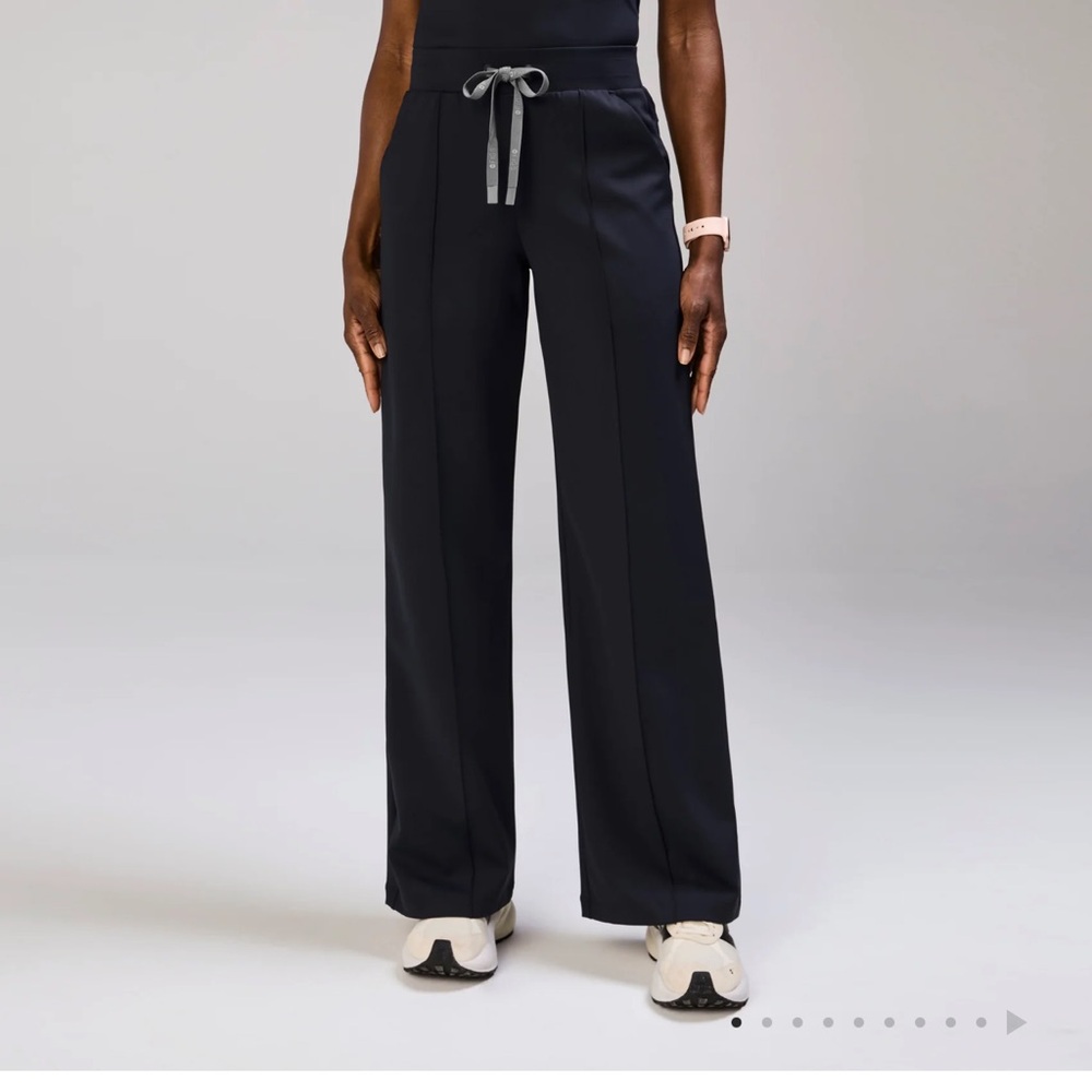 Figs Women's Black Wide-Leg Joggers